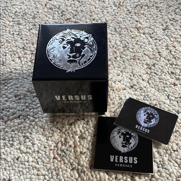 Versus Versace NWT rose gold blue leather watch - Picture 9 of 9